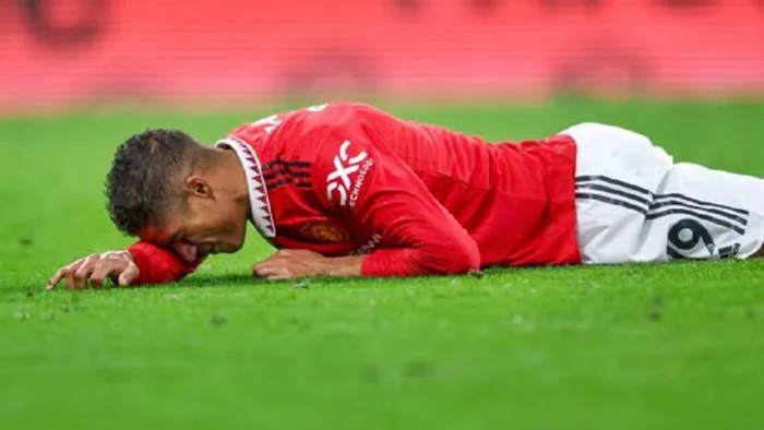 Raphael Varane Cedera, Erik Ten Hag: ''Dia akan Absen Sampai Piala Dunia''