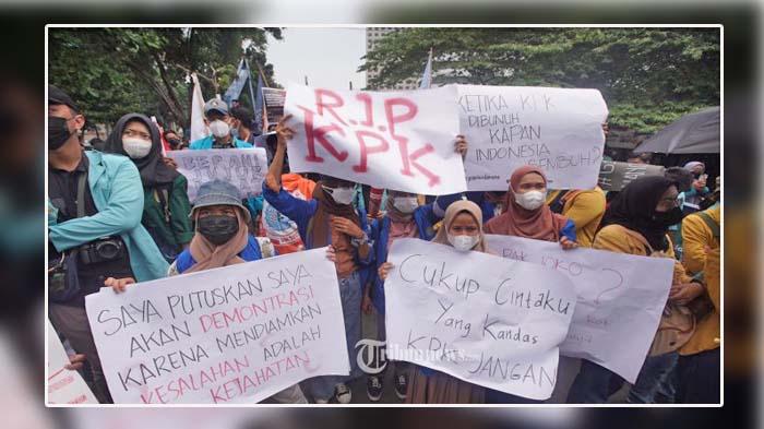 Lima Tuntutan BEM SI kepada Presiden Jokowi dan Pimpinan KPK, Dibacakan Zakky Zuhad