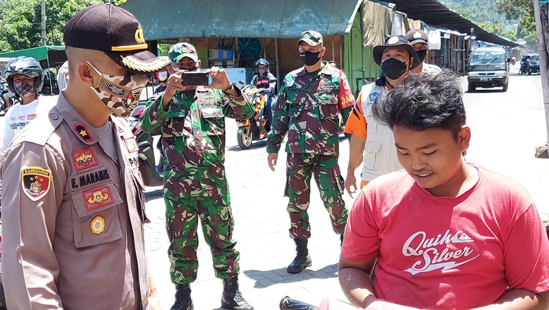 Razia Penggunaan Masker di Kota Bitung, Warga tak Pakai Masker Jadi Tontonan