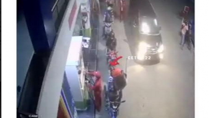 VIRAL Video Pengendara Motor Arogan saat Isi BBM, Pukul Pegawai SPBU karena Tak Terima Ditegur