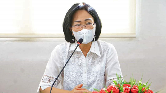 rektor-unsrat-prof-dr-ir-ellen-kumaat-msc-dea-38458.jpg