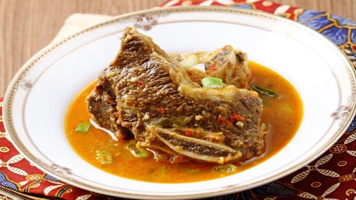 Makan Siang dengan Garang Asem Iga Sapi, Lezatnya Bikin Nagih!