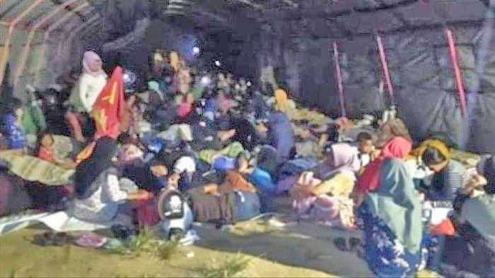 Warga Masih Mengungsi Pasca Gempa Magnitudo 7,2 pada SR