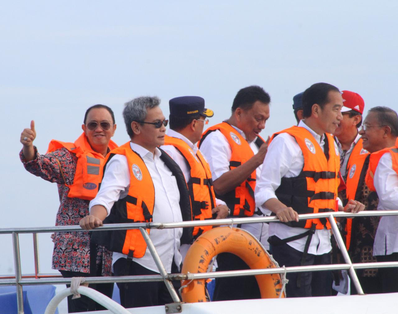ror-dampingi-presiden-berkunjung-ke-bunaken.jpg<pf>bupati-minahasa-ror-bersama-istri-berfoto-dengan-presiden-jokowi-dan-ibu-negara.jpg