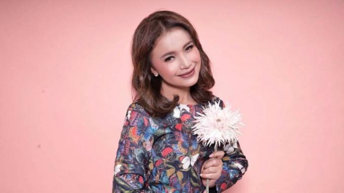 Rossa Minta Maaf pada Melly Goeslow atas Insiden Kostum Halloween