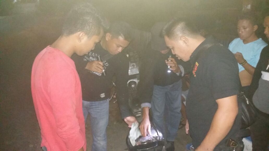 rrazia-minuman-keras-miras-dan-senjata-tajam_20180204_134713.jpg