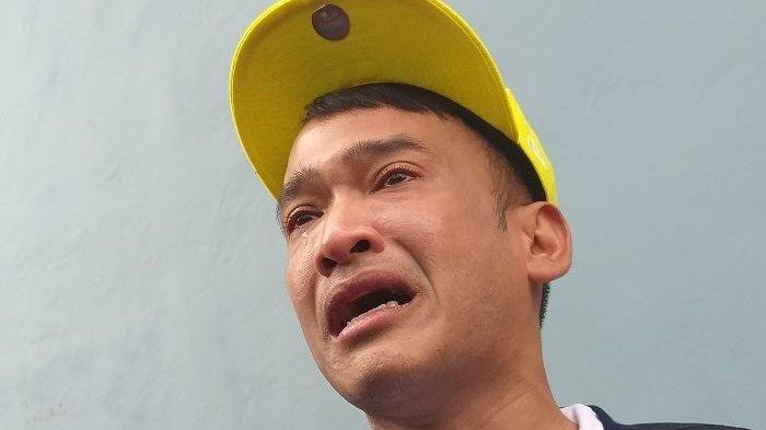 ruben-onsu-menangis-saat-dimintai-pedapat-soal-teror-yang-mengalaminya-selasa-18122018.jpg