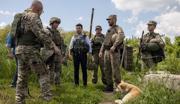 rusia-vs-ukraina-presiden-zelenskyy-kerahkan-napi-terampil-ikut-berperang.jpg