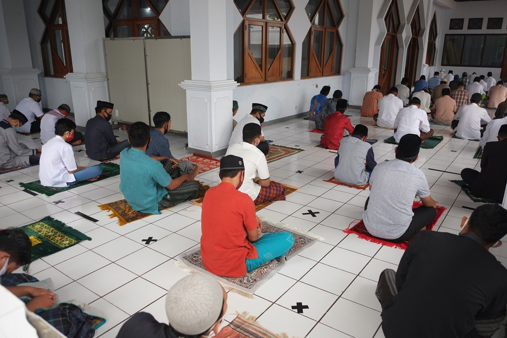 salat-idul-adha-di-masjid-agung-al-falah-kyai-modjo.jpg