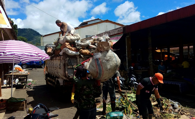 Tomohon - Dirut PD Pasar Kembali Ingatkan Pedagang Jangan Buang Sampah Sembarangan