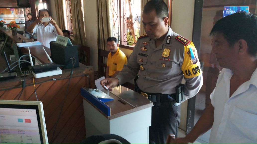 Seperti Inilah Kapolres Minsel Melakukan Sidak di Kantor Samsat