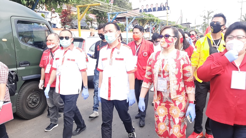 SAS Antar Pasangan CS-WL Daftar di KPU Tomohon