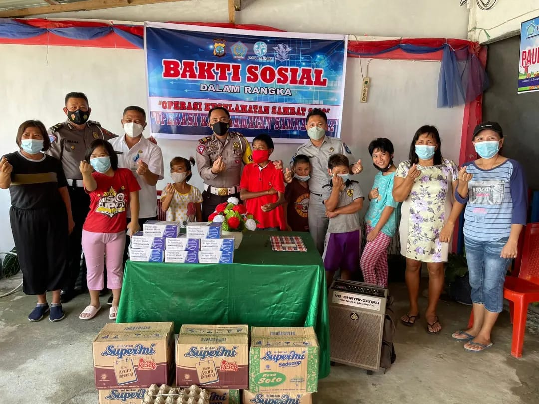 Sat Lantas Polres Minsel dan Samsat Amurang Bakti Sosial di Panti Asuhan Amurang
