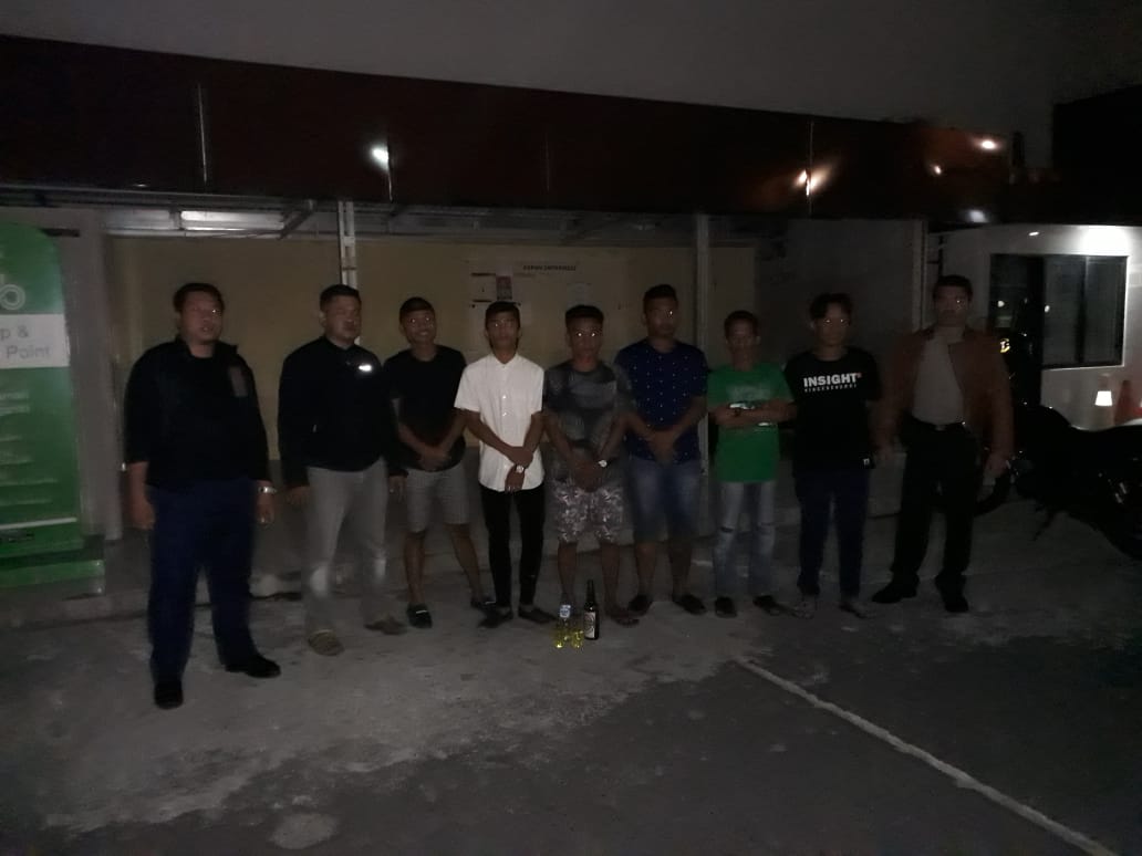 Polsek Singkil Amankan 7 Pemuda yang Sedang Asyik Miras