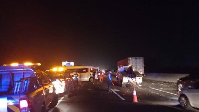 Kecelakaan Pukul 01.30 WIB, 4 Orang Jadi Korban, Tabrakan Beruntun 8 Kendaraan Mobil dan Truk