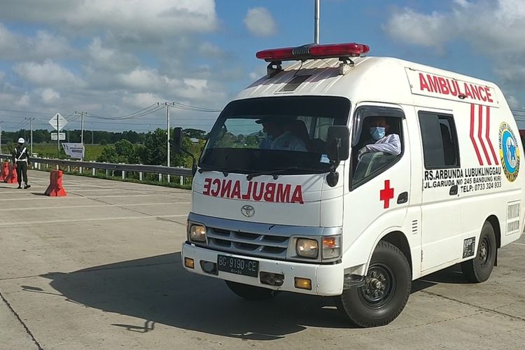 sebuah-ambulans-dari-kota-lubuklinggau-yang-hendak-menuju-jakarta-diminta-putar-balik.jpg