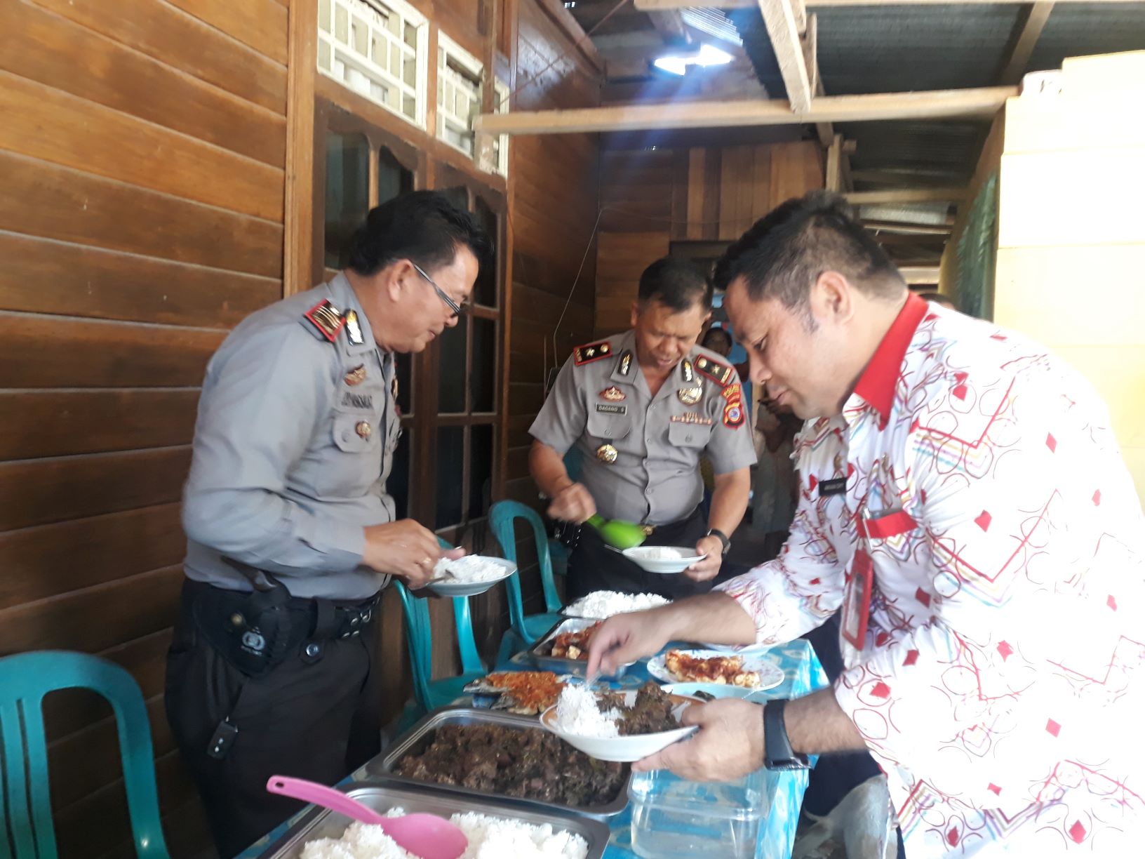 Sekda Bolsel Marzanzius Ohy Rayakan Ultah Bareng Wakapolres Kompol Dadang Suhendra