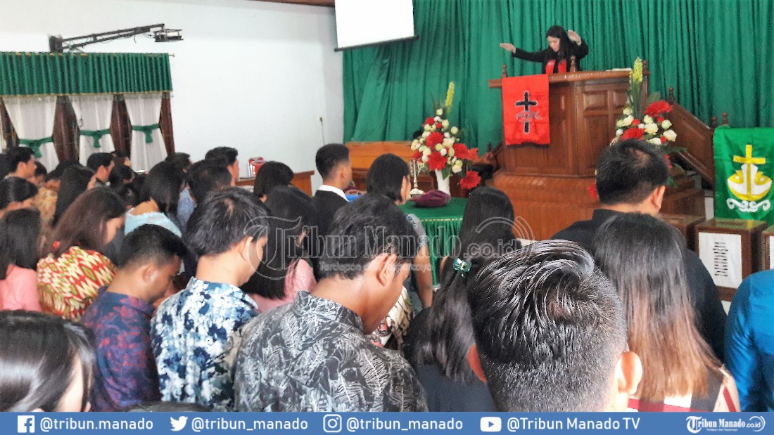 sekda-kota-bitung-pimpin-pemuda-gmim-sebagai-panitia-popg-dilantik-dalam-ibadah-di-gmim-charisma.jpg