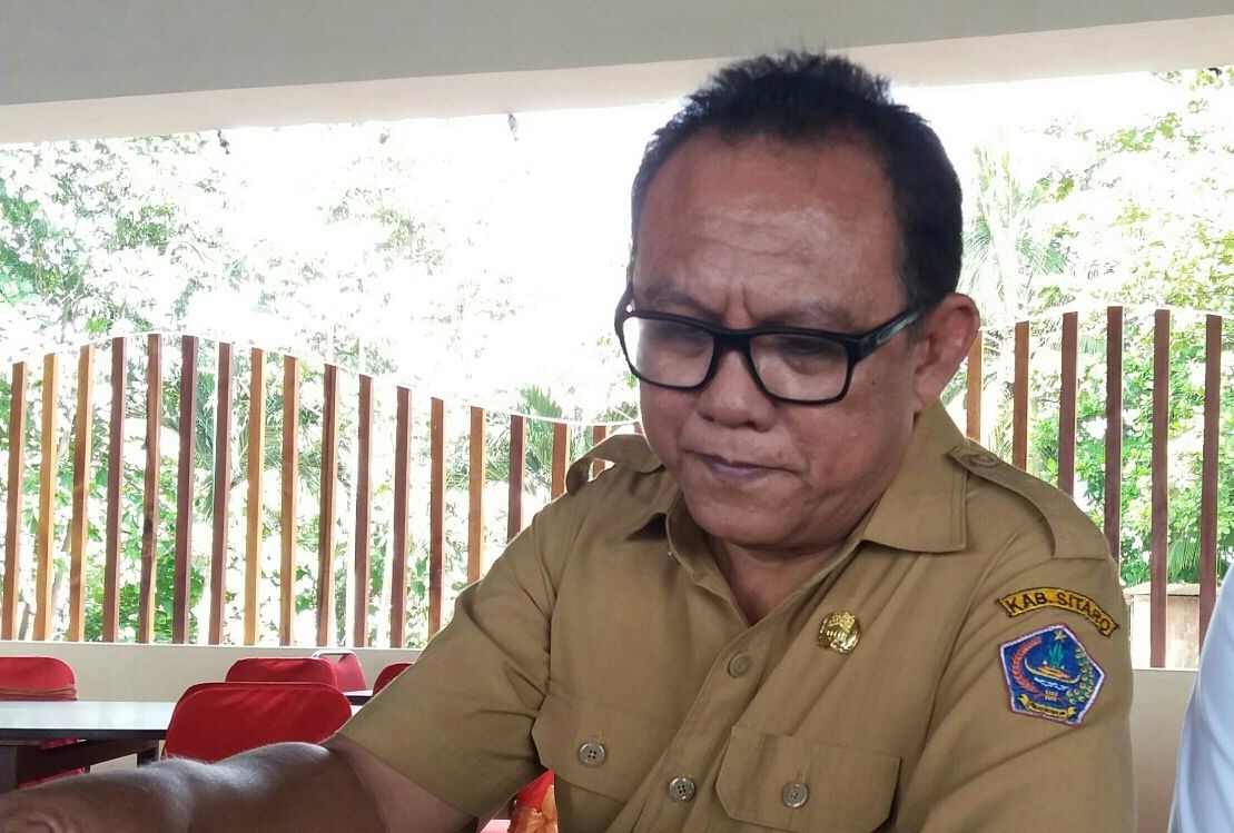 sekretaris-daerah-kabupaten-kepulauan-sitaro-herry-bogar_20180609_202430.jpg