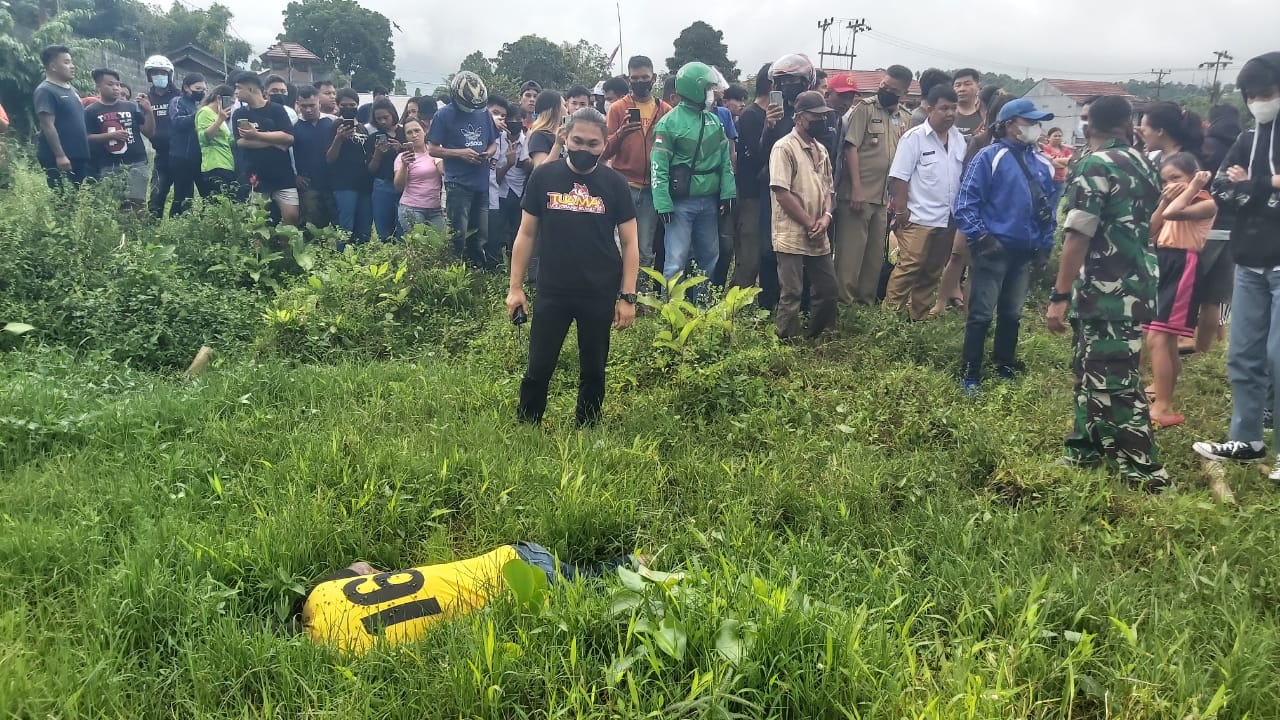 seorang-pria-ditemukan-tak-bernyawa-di-lapangan-samping-cool-kelurahan-walian-tomohon.jpg