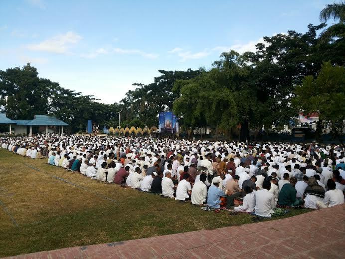 shalat-di-kotamobagu_20150717_084105.jpg