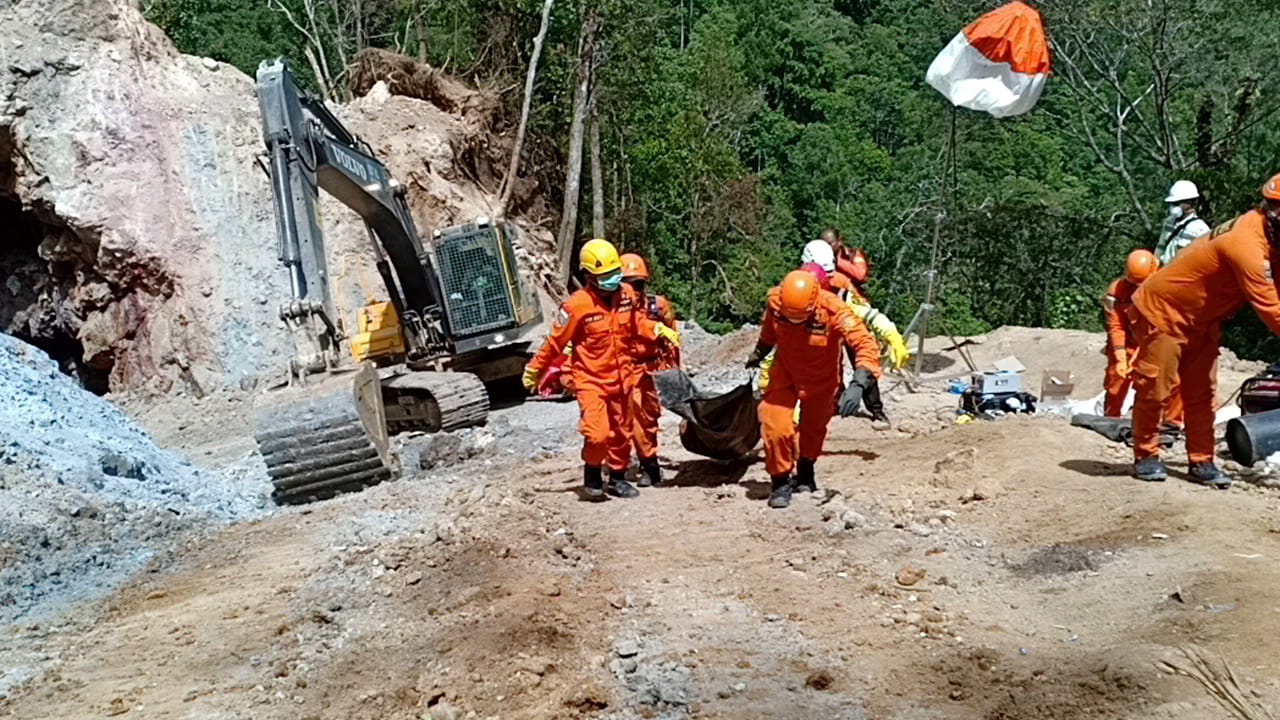 siang-tadi-sudah-3-kantong-jenazah-korban-longsor-tambang-bakan-berhasil-dievakuasi.jpg