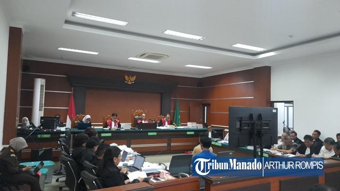 sidang-lanjutan-kasus-dugaan-korupsi-dana-hibah-Pemprov-Sulut-ke-GMIM-di-PN-Manado.jpg