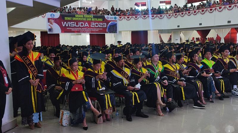Unsrat Manado Lepas 700 Wisudawan, Ini Pesan Rektor Prof Berty Sompie