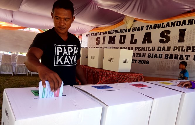 simulasi-pemungutan-suara-dan-penghitungan-suara-yang-digelar-oleh-kpu-sitaro.jpg