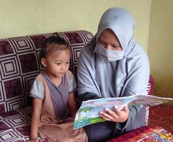 siswa-di-bolsel-ketika-sedang-belajar-dari-rumah-belum-lama-ini.jpg