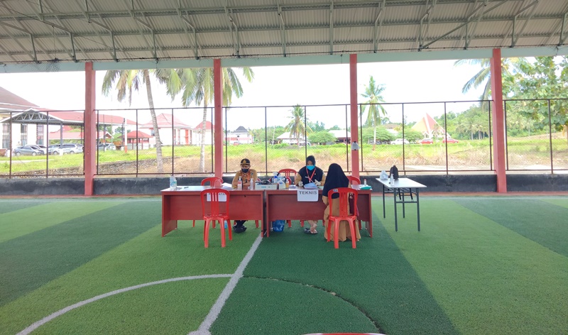 situasi-pendaftaran-cpns-dan-pppk-di-lapangan-futsal-panango-desa-tabilaa-bolsel-sulut.jpg