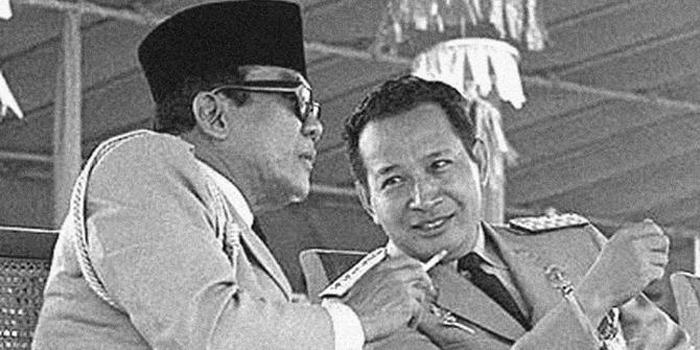 soekarno-dan-soeharto_20180724_182716.jpg