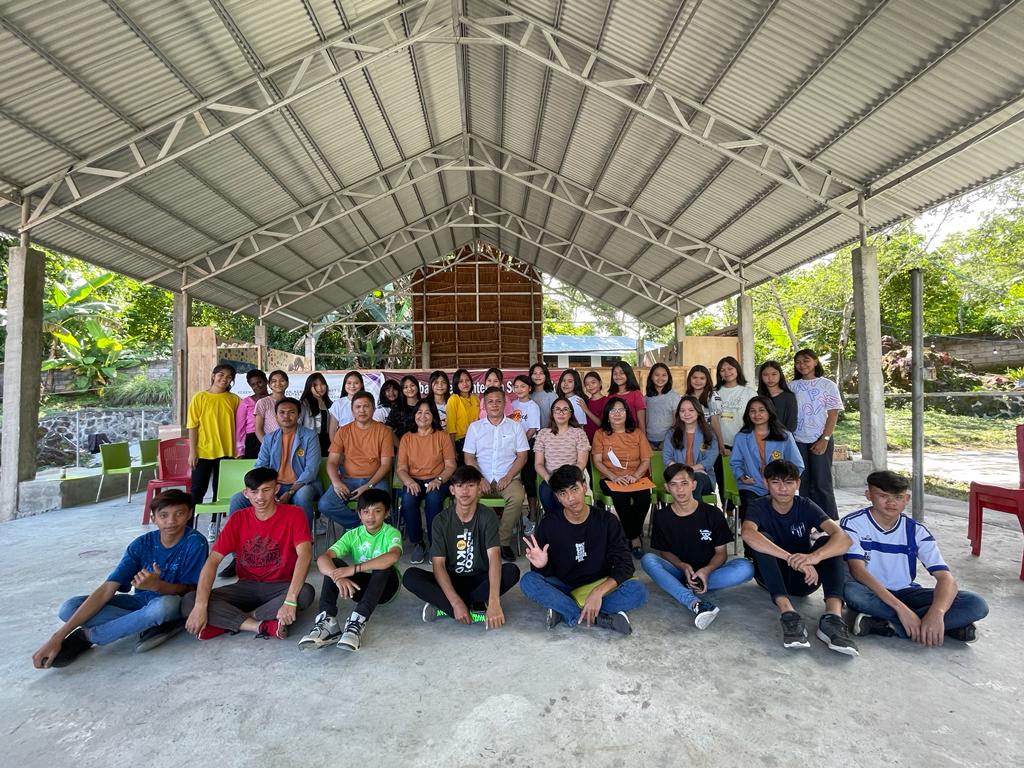 LPPM Unsrat Ajarkan Teknik Debat dan Cipta Puisi di Panti Asuhan Anak RIA Tondano Sulawesi Utara