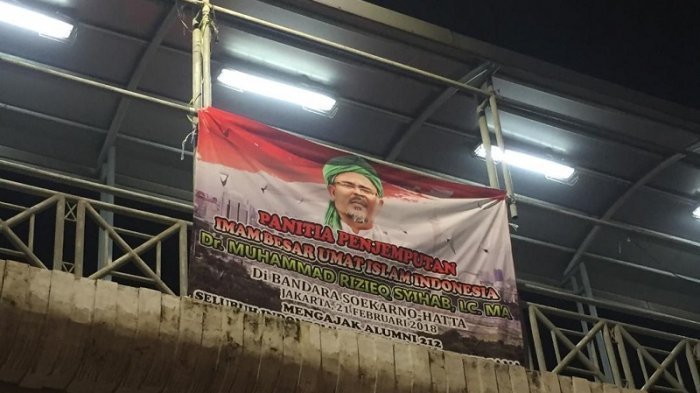 spanduk-alumni-212-dan-foto-habib-rizieq_20180212_125316.jpg