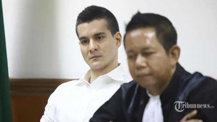 Reaksi Steve Emmanuel Ketika Mendengar Vonis Hakim 9 Tahun Penjara