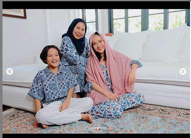 Potret Suasana Lebaran Bunga Citra Lestari tanpa Ashraf, Ditemani Ibu Mertua, Noah Jadi Sorotan