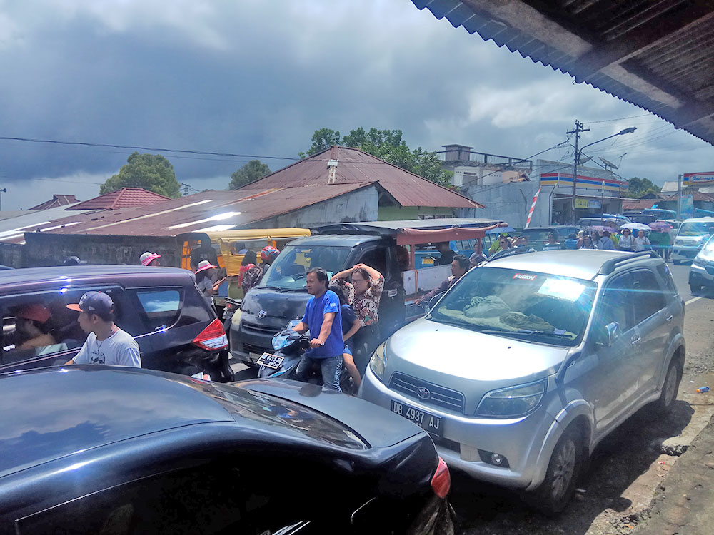 Polantas Tindak Pelanggar Lalu Lintas Meski Sedang Merayakan Pengucapan Syukur, Simak Larangan Ini