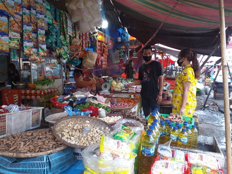 suasana-pasar-karombasan-minggu-15112020.jpg