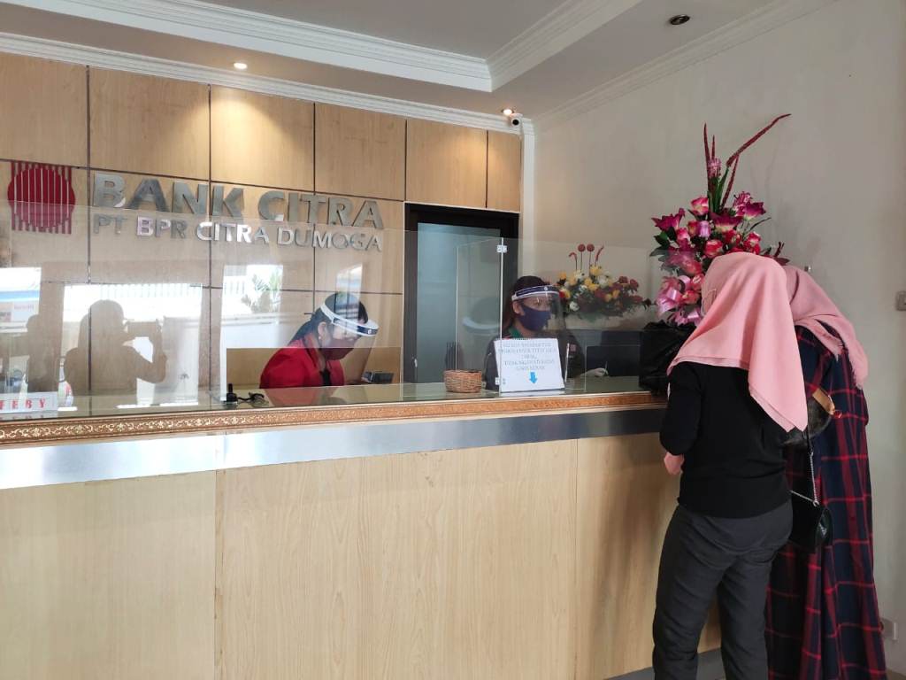 suasana-pelayanan-nasabah-bank-citra-manado.jpg