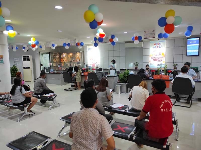 suasana-pelayanan-nasabah-di-bri-cabang-manado-6856856.jpg