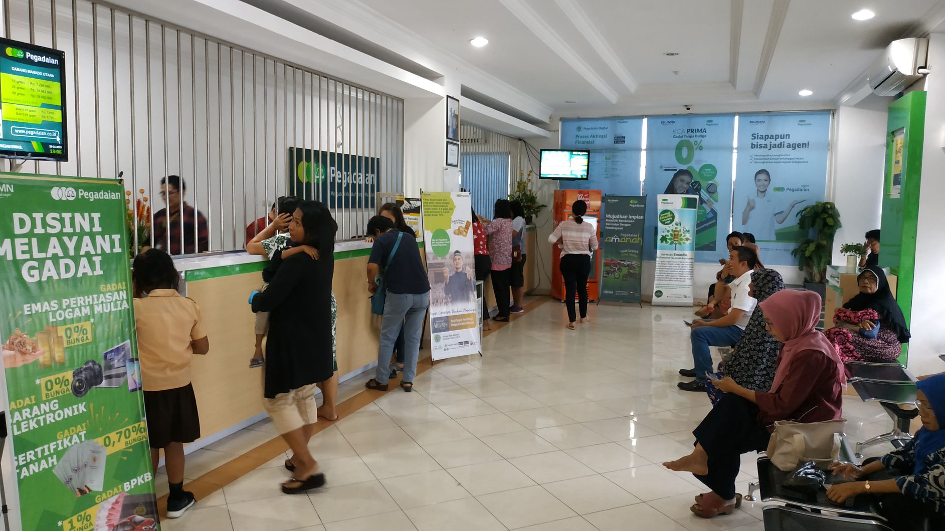 suasana-pelayanan-nasabah-di-pegadaian-cabang-manado-utara.jpg