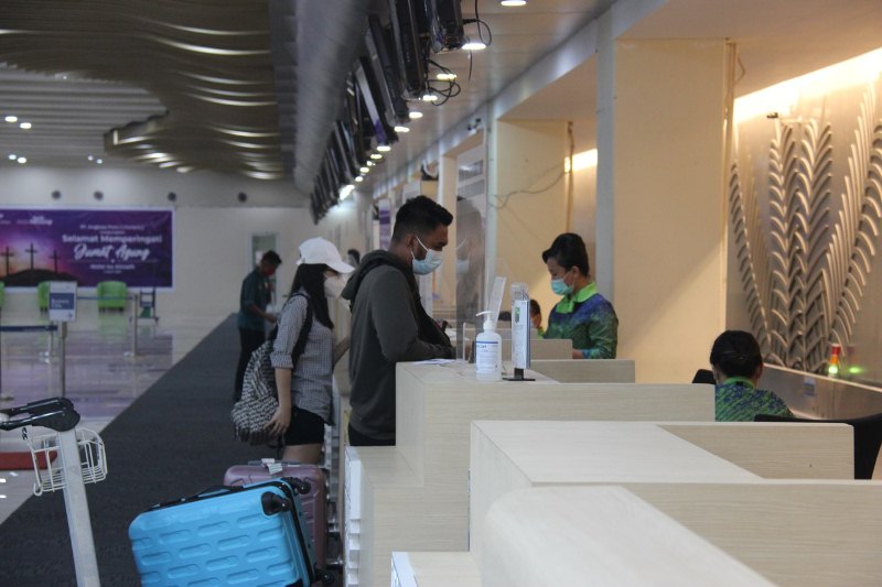 suasana-ruang-pemeriksaan-check-in-bandara-internasional-sam-ratulangi-manado2.jpg