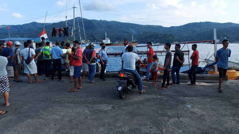 BREAKING NEWS: Seorang ABK Kena Tikam, dalam Kondisi Kritis Sempat Jadi Tontonan Warga