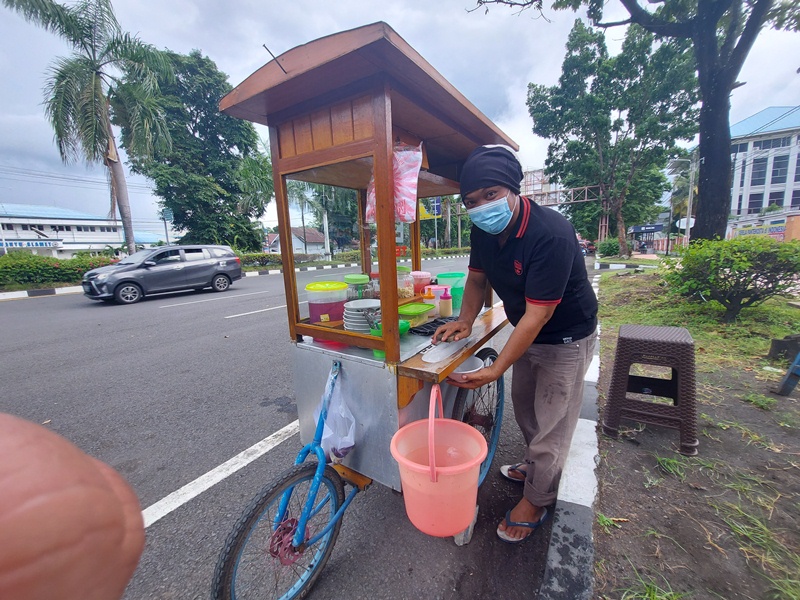 Pandemi Covid-19, Buruh di Pelabuhan Bitung Banting Setir Jualan Es Keliling