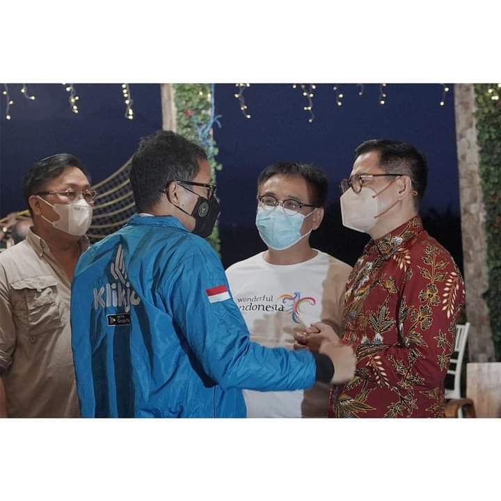 Bupati Joune Ganda Sambut Kedatangan Sandiaga Uno di Minut