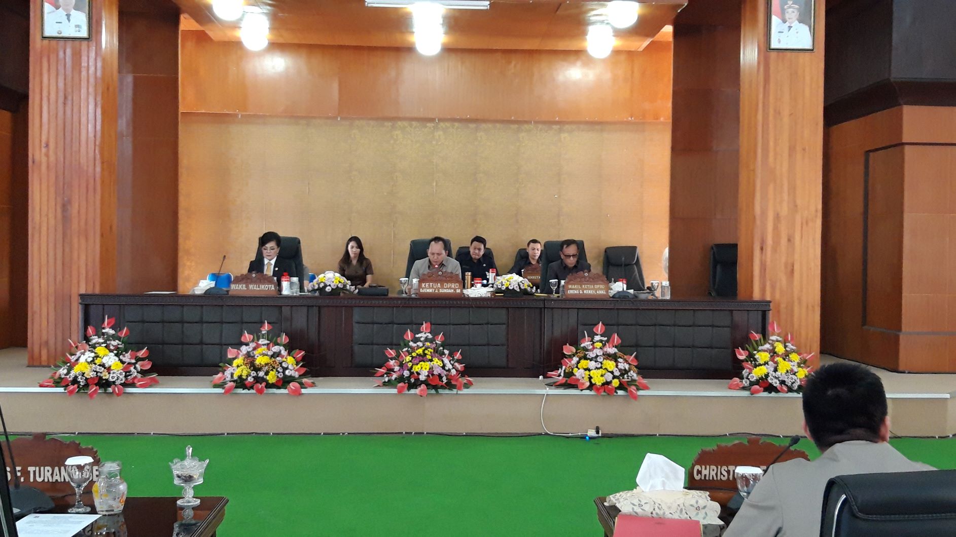 Sundah Pimpin Rapat Paripurna Ranperda DPRD di Kota Tomohon