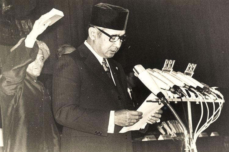 supersemar-berpindahnya-kekuasaan-soekarno-ke-soeharto.jpg
