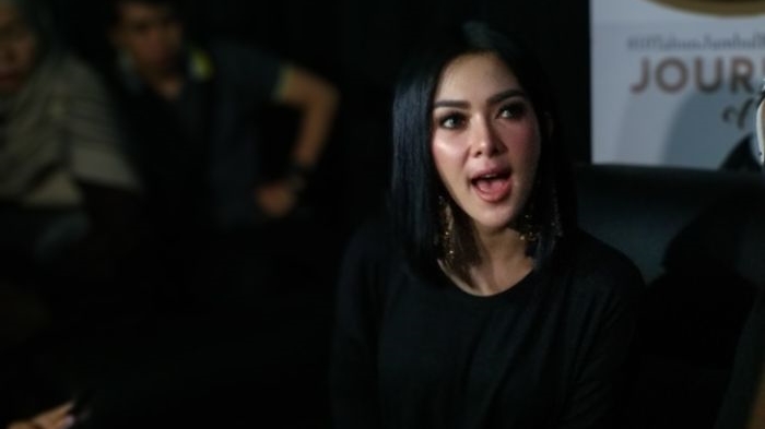 syahrini-sindir-paranormal-yang-terang-kehidupan-rumah-tangganya-dengan-reino-barack.jpg