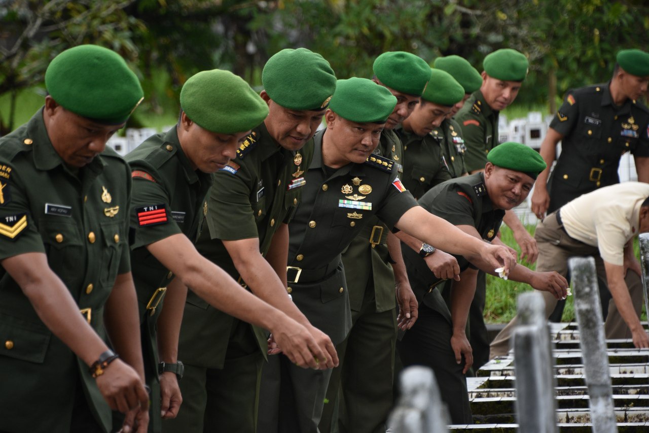 HUT ke-68 Penerangan AD, Jajaran Penerangan Kodam XIII/Merdeka Tabur Bunga di TMP