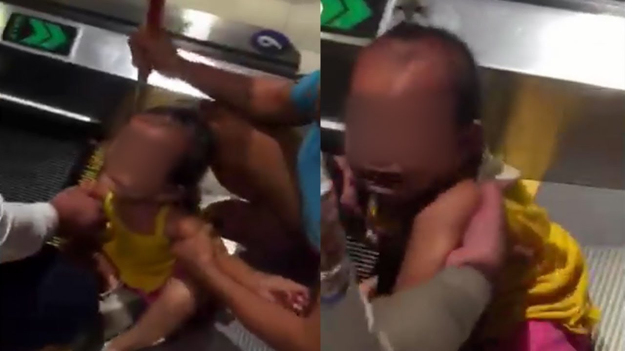 tangan-balita-ini-terperangkap-di-eskalator-mal-berawal-ketika-jatuh-dari-genggaman-ibu.jpg